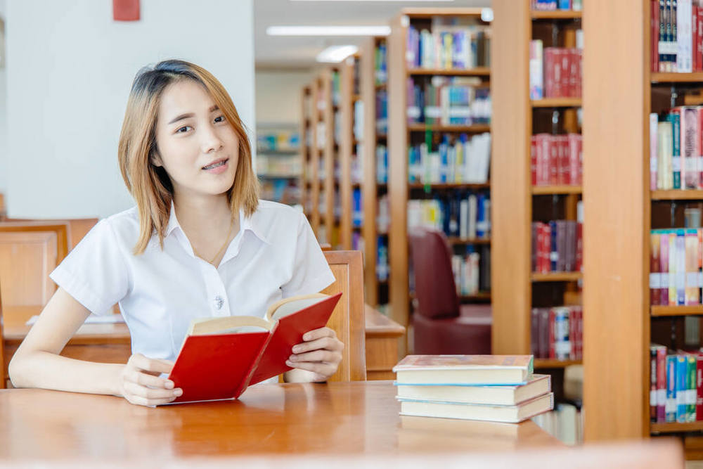 广西2025年女生学铁路学校有前途吗